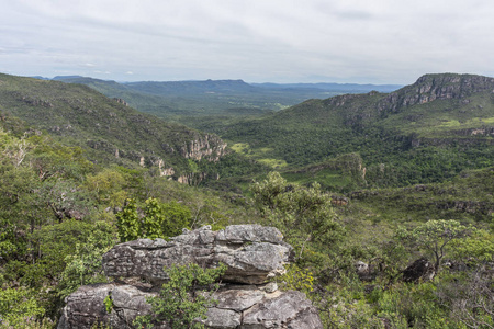 从米兰特大 Janela 到欧鲁普雷图河和美丽的塞拉多植被和景观, Chapada dos Veadeiros, 戈亚斯州, 巴