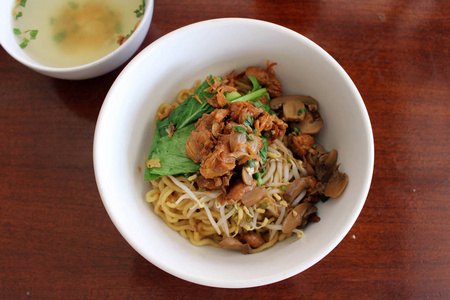 一碗米或 mie 雄 鸡肉面条, 一个国家的印尼食品