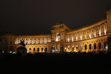 奥地利维也纳夜城。 新的宫殿尼欧伯