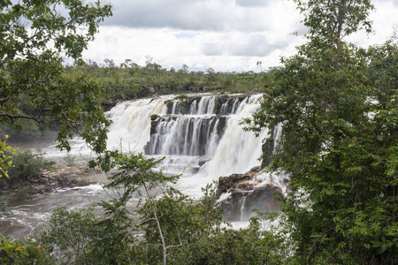 美丽的塞拉多瀑布的自然景观, Chapada dos Veadeiros, 戈亚斯州, 巴西中部