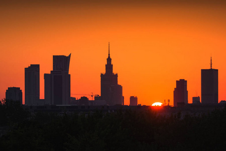 波兰日出华沙中心摩天大楼全景