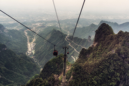 天门山曲折的道路图片