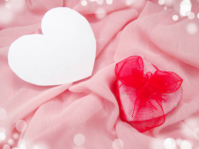 心的礼物盒子形状恋爱观粉红色丝绸材料