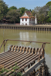 在湄南河与泰国大城府的佛教寺庙景观