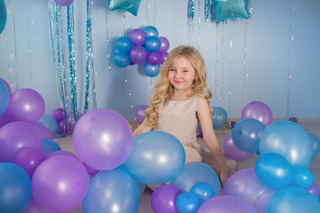 小女孩与气球图片