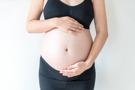 孕妇腹部用手选择性聚焦点与复古过滤器样式
