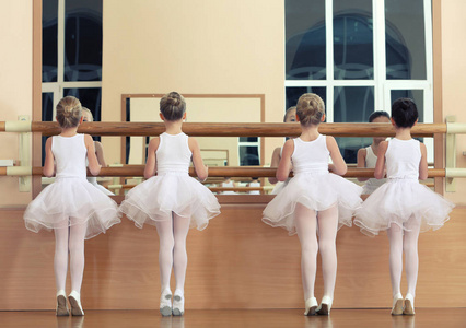 儿童舞蹈课堂图片