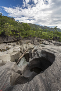 美丽的岩石风景与刻河在淡水河谷 da Lua 月亮谷, Chapada dos Veadeiros, 戈亚斯州, 巴西中部