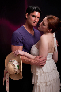 宠爱的情侣名性感的情侣在爱的怀抱中共同构成照片