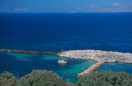 希腊 Nisyros 岛野生海岸景观