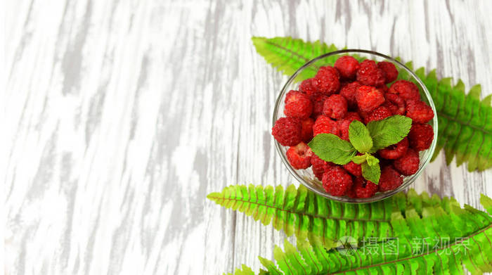 美丽的背景横幅白树莓果莓