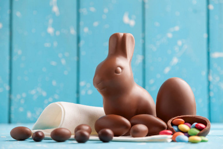 美味的巧克力复活节兔子 鸡蛋和糖果