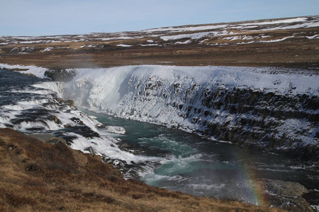 Gullfoss 瀑布景观和冬季景观图片在冬季的季节。Gullfoss 是冰岛最受欢迎的瀑布之一, 在 Hvita 河峡谷的旅游