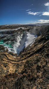 Gullfoss 瀑布景观和冬季景观图片在冬季的季节。Gullfoss 是冰岛最受欢迎的瀑布之一, 在 Hvita 河峡谷的旅游