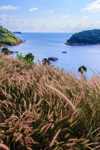 美丽的海景普吉岛悬崖和小岛屿附近蓬贴海角, 最美丽的日落观在普吉岛, 泰国