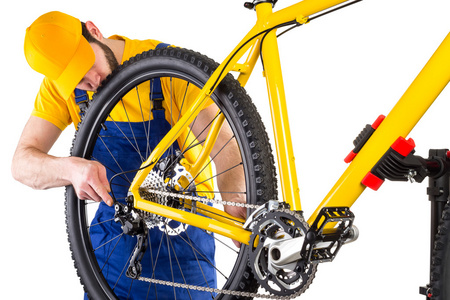 调整齿轮修理自行车