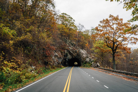 玛丽的岩石隧道, 在地平线驱动器在雪兰国家公园, 弗吉尼亚
