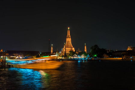 泰国曼谷的湄南河 寺庙 夜景景观