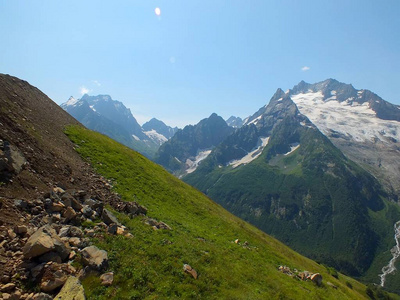 Elbrus 附近的山地景观