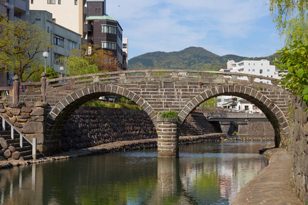 眼桥是日本长崎 nakasima 河上的一座石双拱桥.日本珍贵的文化地标.