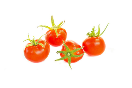四新鲜多汁红樱桃西红柿, 有机食品成分, 关闭, 在白色背景下分离