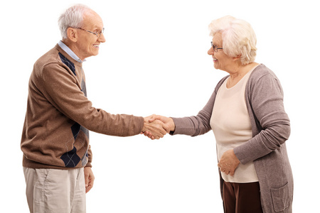 老年男人和女人握手