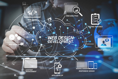在虚拟图中开发具有网站设计的编程和编码技术. 商人手与现代数字平板电脑在现代办公室与虚拟图标图