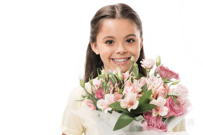 微笑的孩子的画像在白色被隔绝的花花束照片 正版商用图片0qenmj 摄图新视界