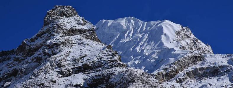 装载 Lobuche 东高峰期