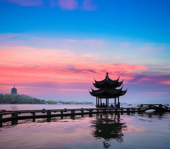 夕阳下的美丽杭州