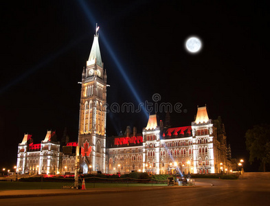 加拿大国会大厦夜间照明图片