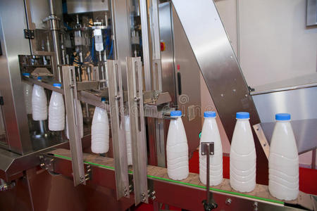 牛奶生产线图片
