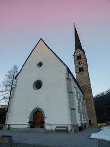 冬季傍晚的斯库尔教堂