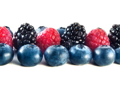 新鲜蓝莓覆盆子和黑莓