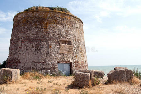 马尔泰罗塔伊斯特本附近海滩上的古老防御工事
