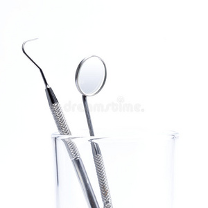 两种牙科工具牙科镜和探针