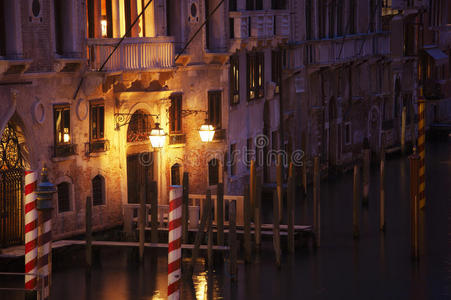 晚上的威尼斯运河