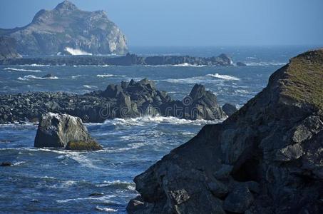 加利福尼亚的岩石海岸线