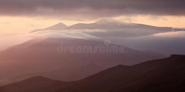 高的 小山 早晨 全景图 岩石 天空 自然 乌克兰 黎明