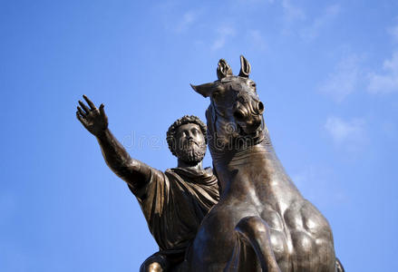 罗马皇帝马库斯奥雷利乌斯的铜像。
