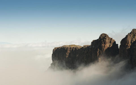 云中的高山