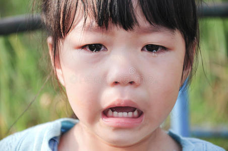 抖音小女孩哭的图片图片