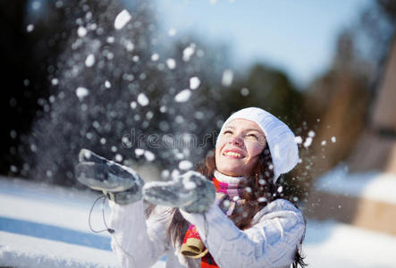 玩雪的女孩