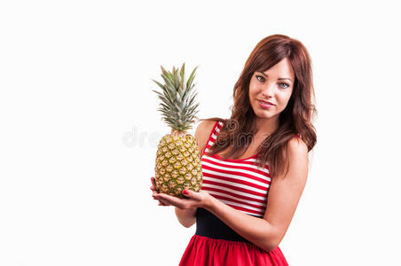 年轻开朗微笑健康快乐大菠萝女照片