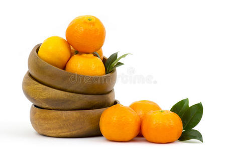 碗里的橘子