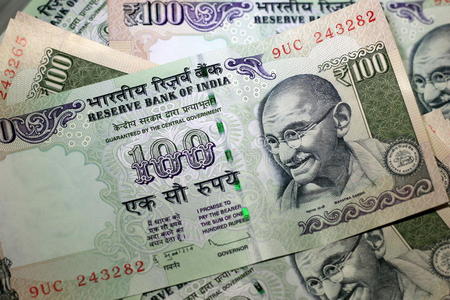 印度卢比100圣雄甘地孤立照片