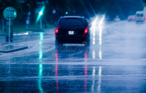 雨中驾驶