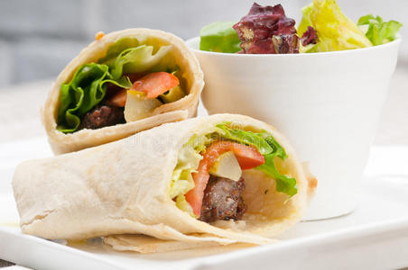 kafta shawarma鸡肉馅饼卷三明治