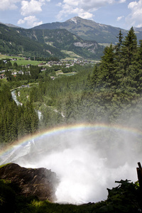 奥地利克里姆瀑布上的彩虹