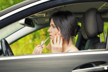 女孩 美丽的 唇膏 女士 面对 司机 可爱的 公司 汽车